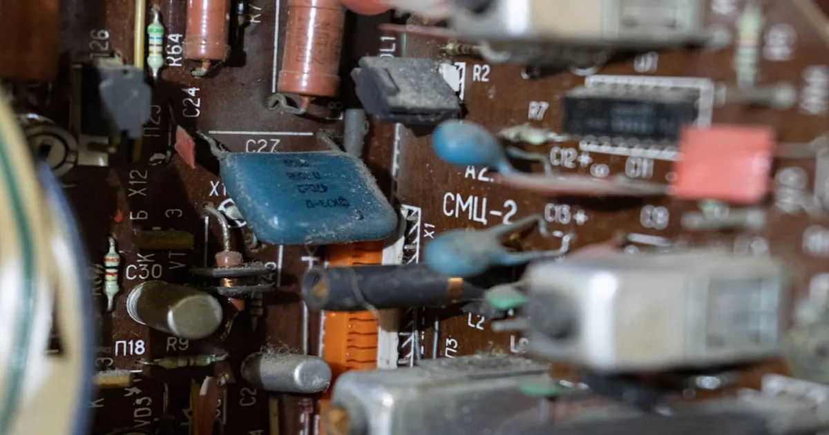 Bucket Brigade Delay: The Chip Behind 40 Years of Chorus and Flanger