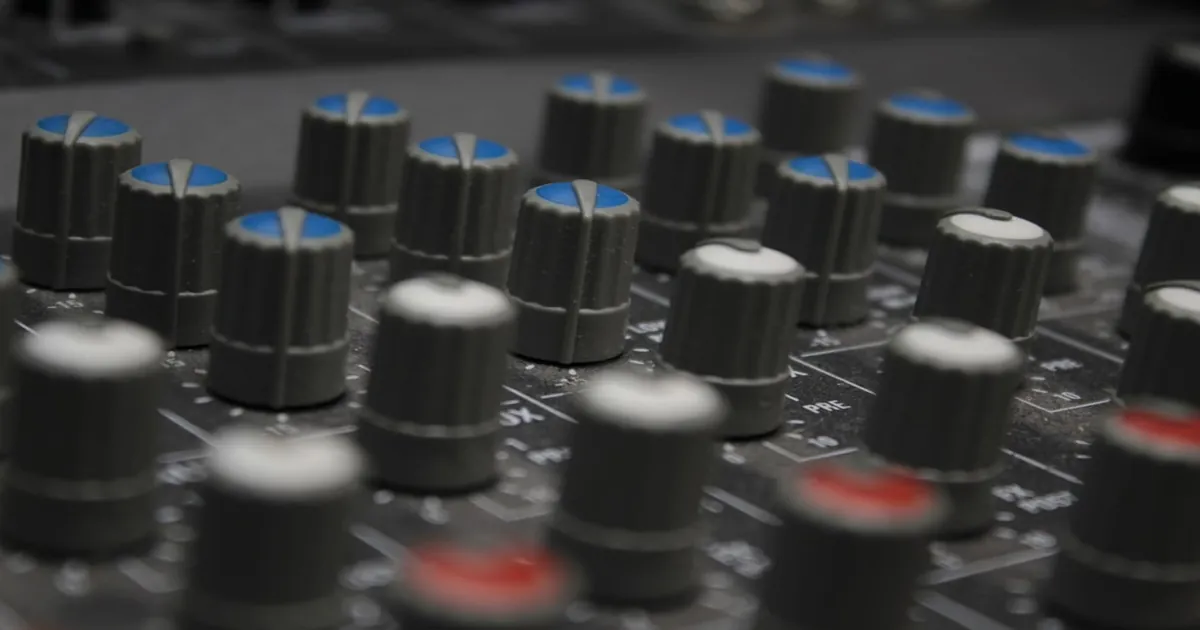 Equal-Power Pan Laws — Why -3 dB at Center Isn't a Bug